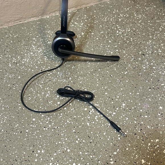 Mpow Black and Silver Wired Headset - Picture 4 of 4